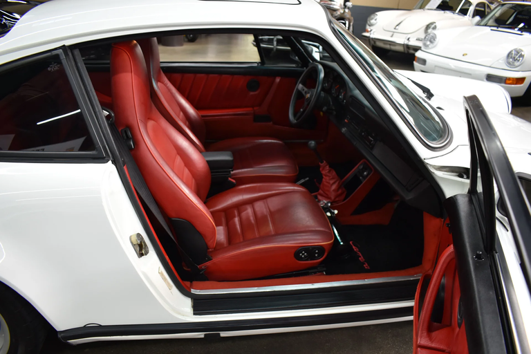 Porsche 911 Carrera 3.2 (US)