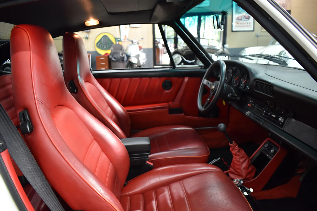 Porsche 911 Carrera 3.2 (US)