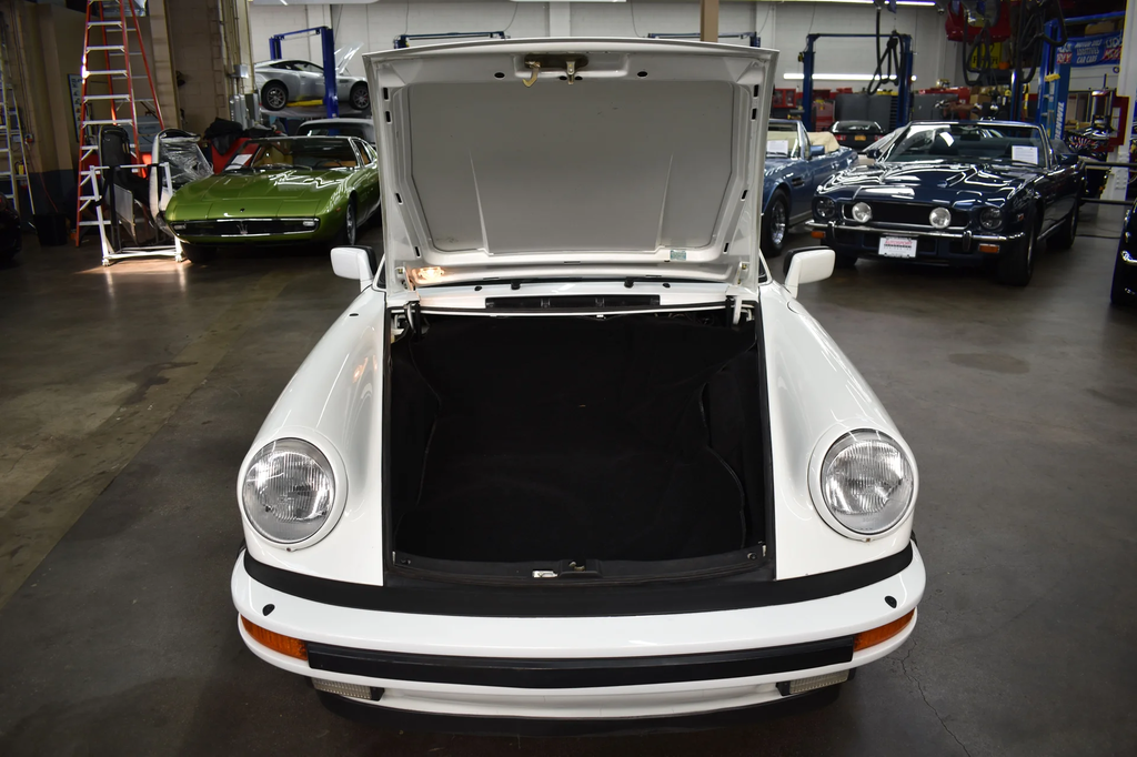 Porsche 911 Carrera 3.2 (US)