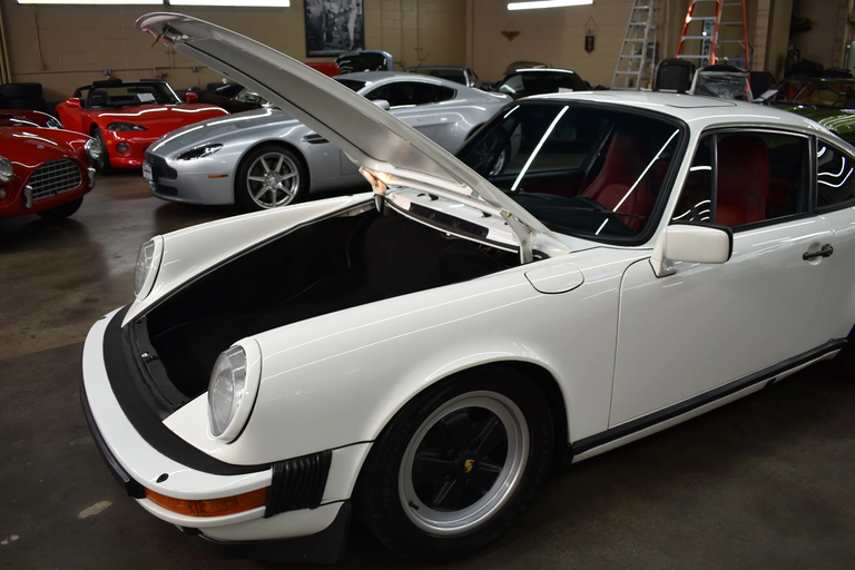Porsche 911 Carrera 3.2 (US)