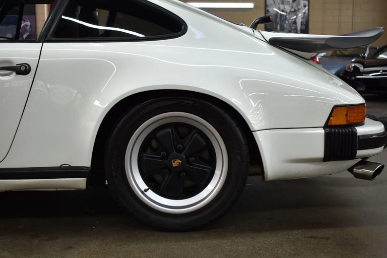 Porsche 911 Carrera 3.2 (US)