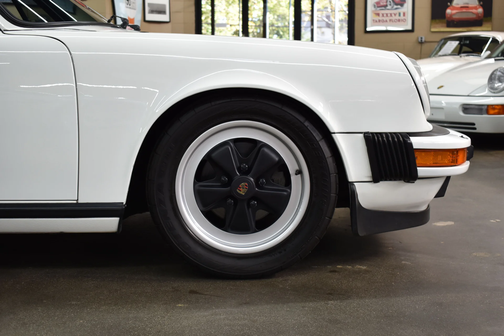 Porsche 911 Carrera 3.2 (US)