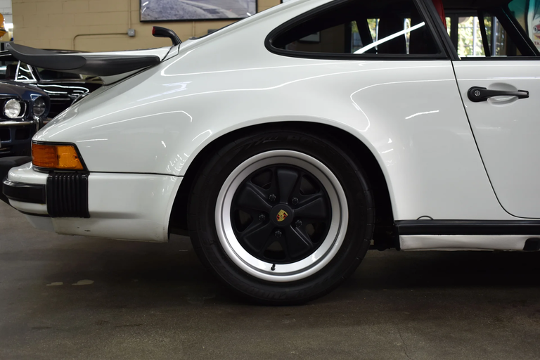 Porsche 911 Carrera 3.2 (US)