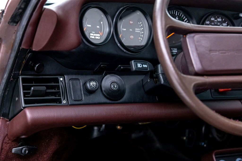 Porsche 911 Carrera 3.2 (US)