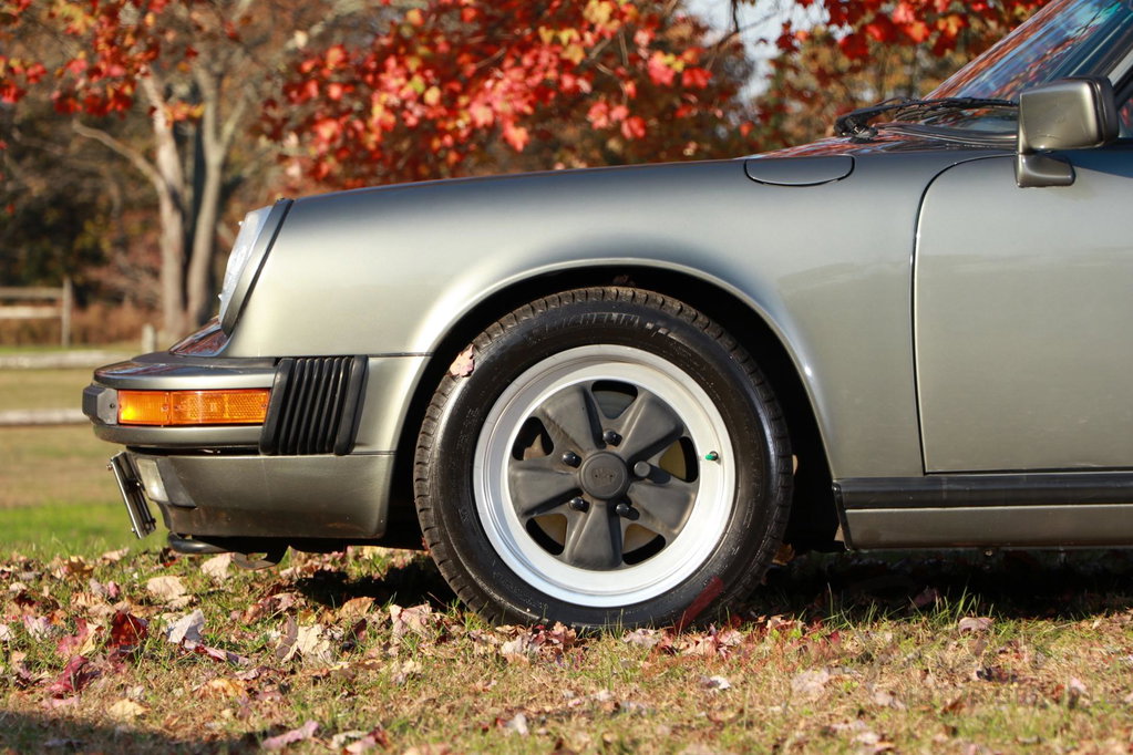 Porsche 911 Carrera 3.2 (US)