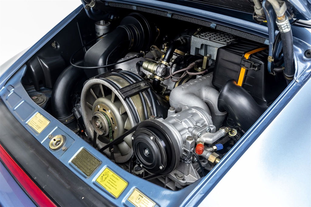 Porsche 911 Carrera 3.2 (US)