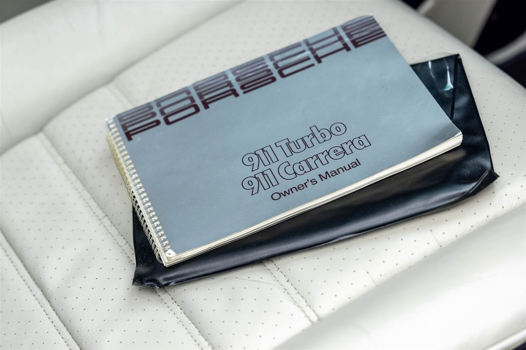 Porsche 911 Carrera 3.2 (US)