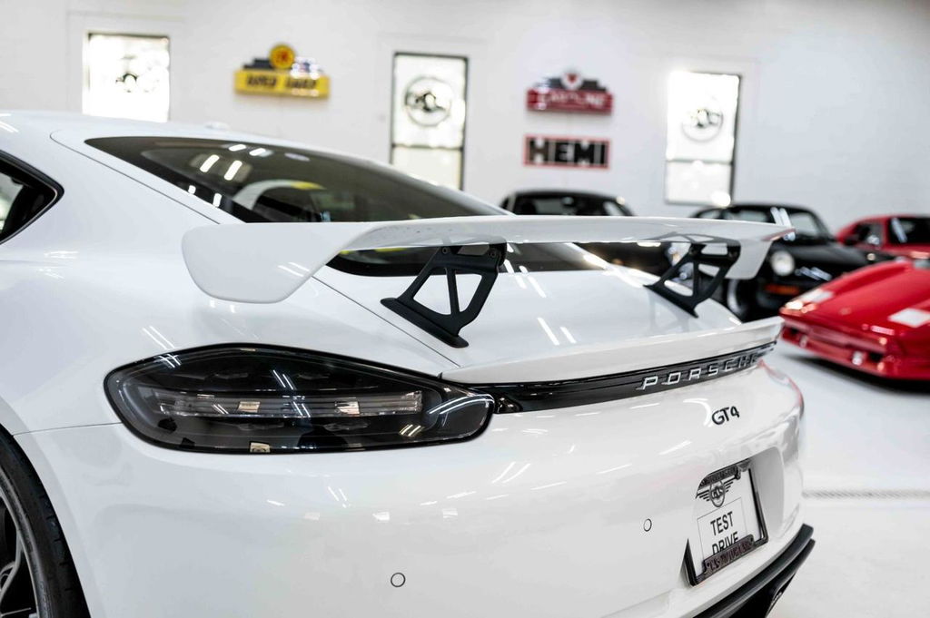 Porsche 718 Cayman GT4