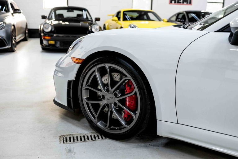Porsche 718 Cayman GT4