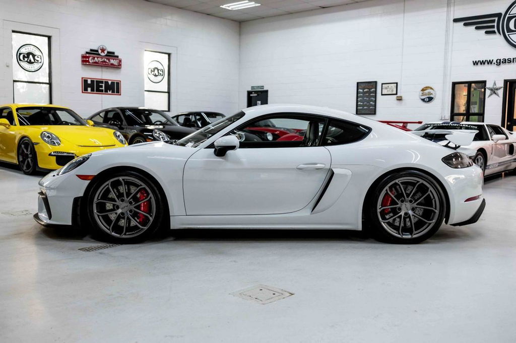 Porsche 718 Cayman GT4