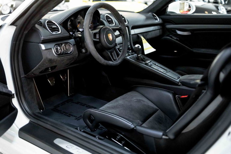 Porsche 718 Cayman GT4