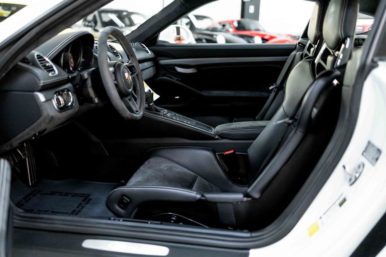 Porsche 718 Cayman GT4