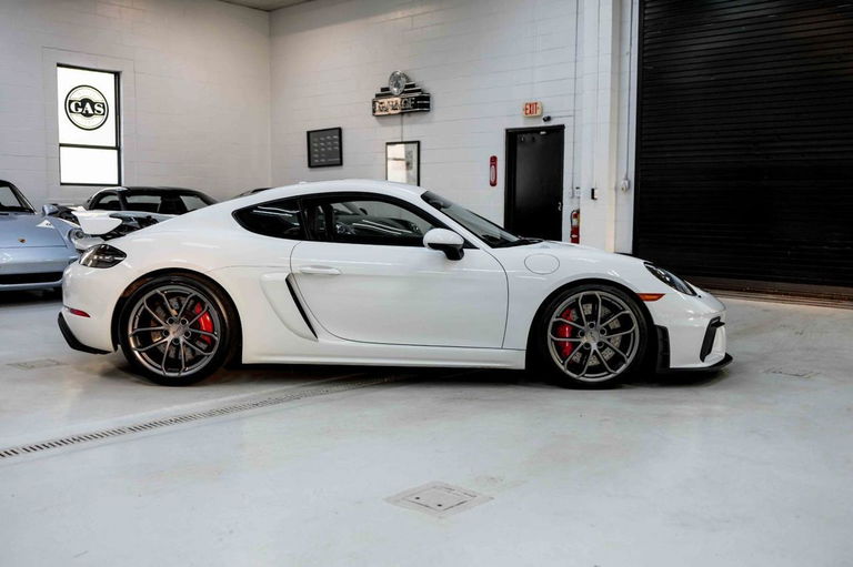 Porsche 718 Cayman GT4