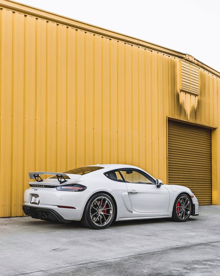 Porsche 718 Cayman GT4