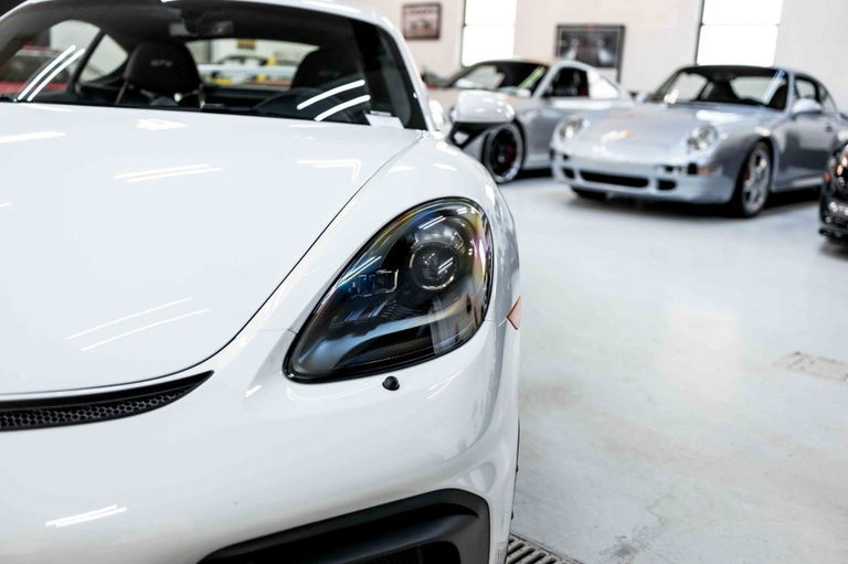 Porsche 718 Cayman GT4