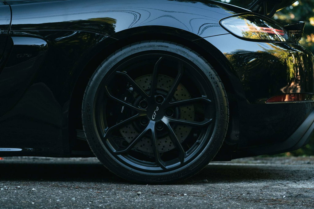 Porsche 718 Cayman GT4