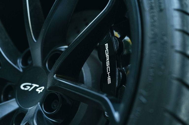 Porsche 718 Cayman GT4