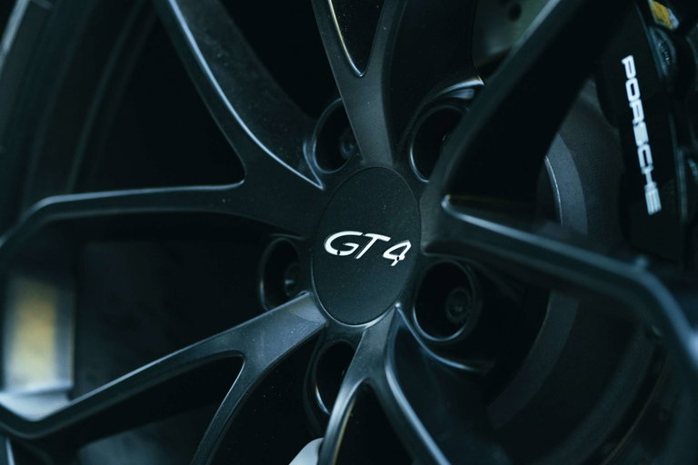Porsche 718 Cayman GT4