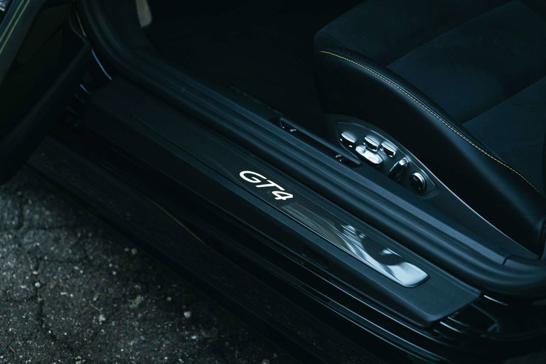 Porsche 718 Cayman GT4