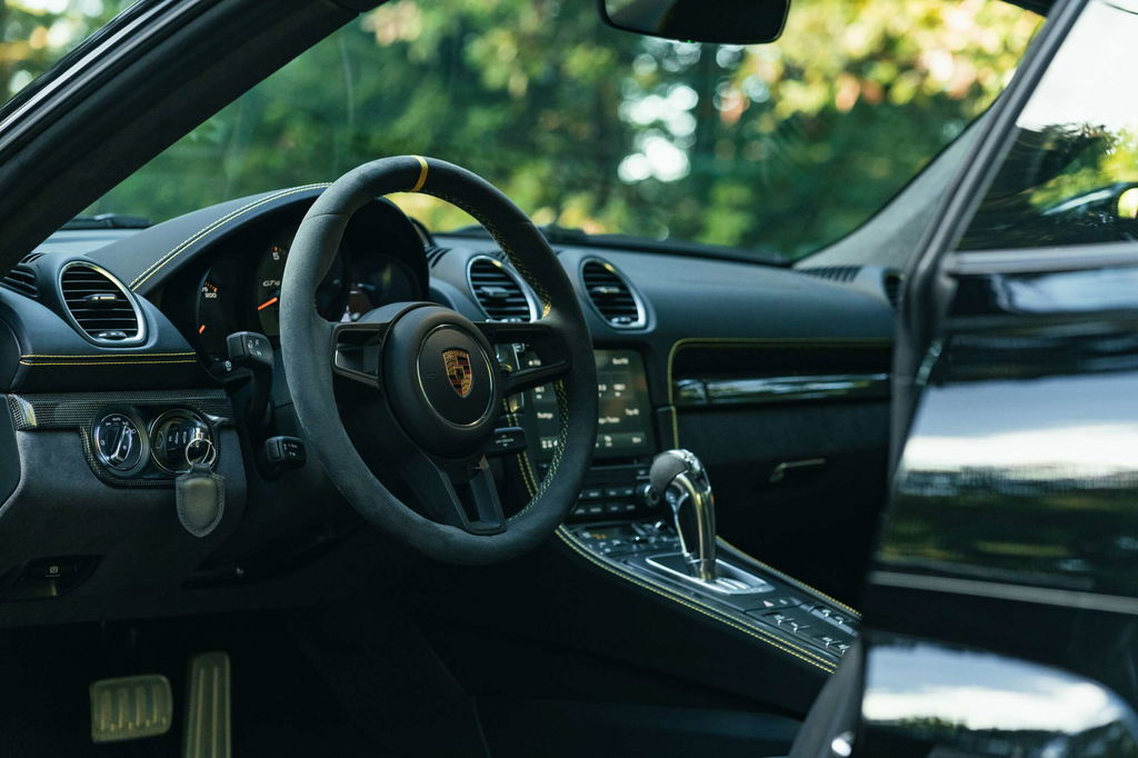 Porsche 718 Cayman GT4