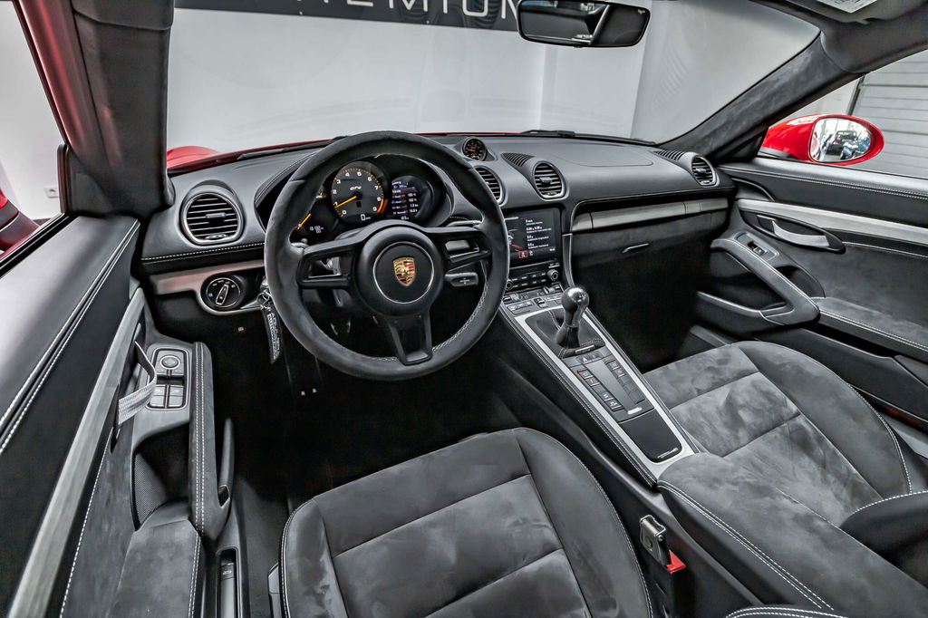 Porsche 718 Cayman GT4