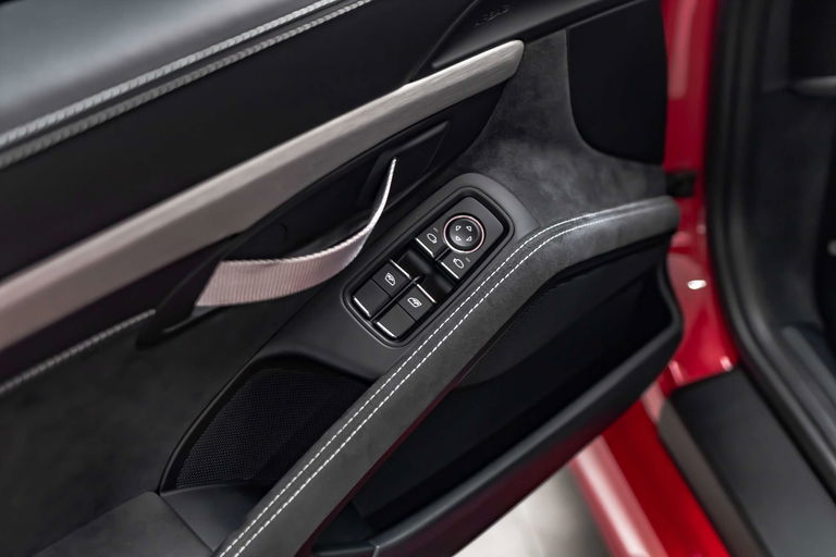 Porsche 718 Cayman GT4