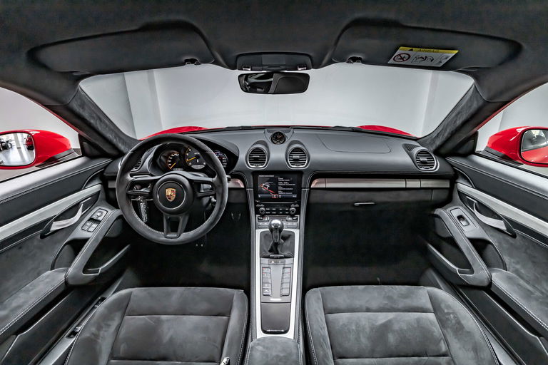 Porsche 718 Cayman GT4