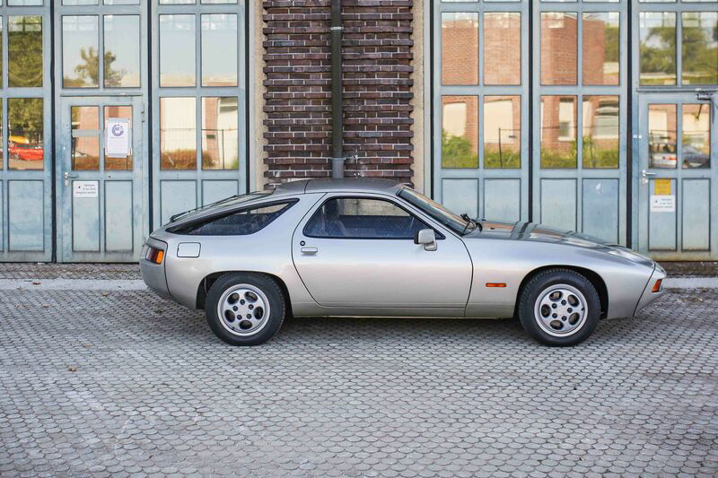 Porsche 928