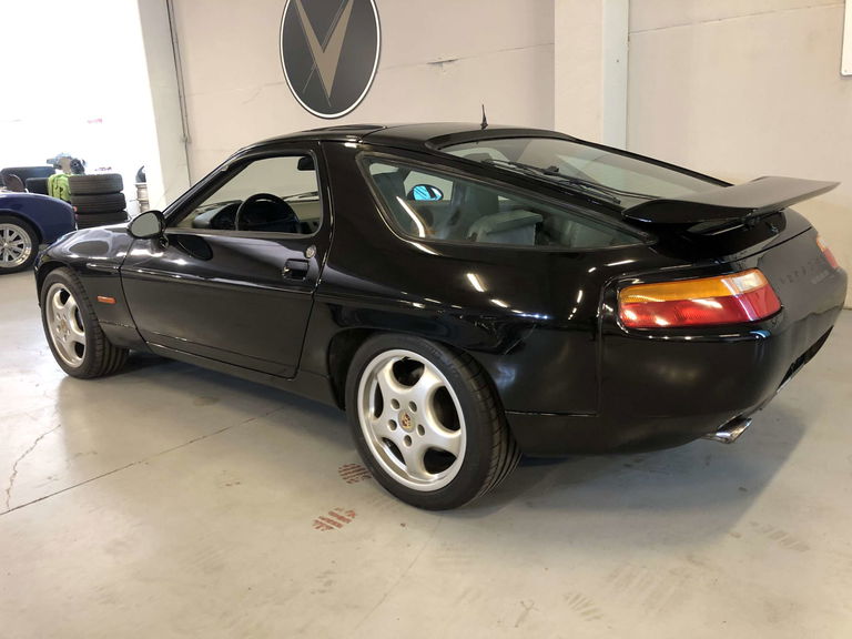 Porsche 928 S4
