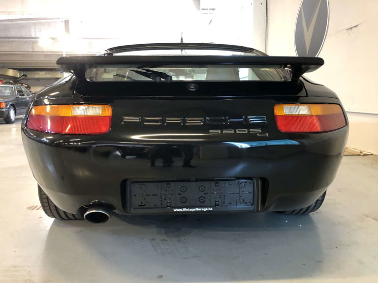 Porsche 928 S4