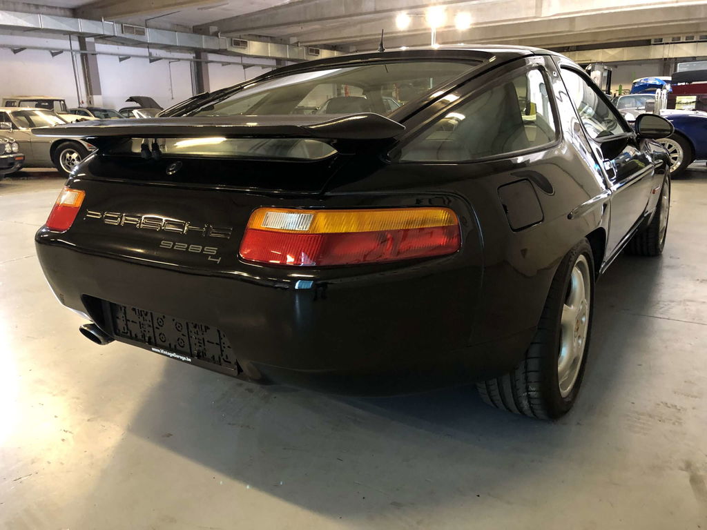 Porsche 928 S4