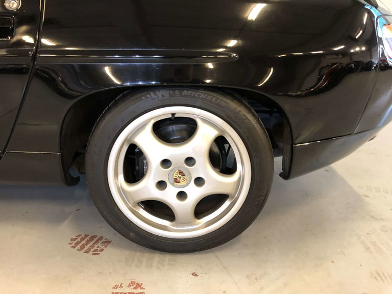Porsche 928 S4