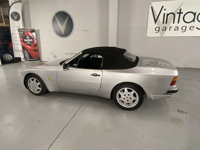 Porsche 944 Turbo Cabriolet