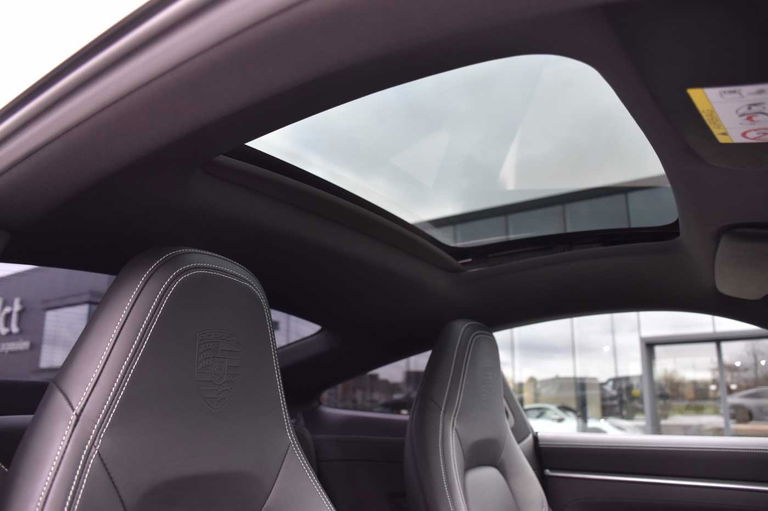 Porsche 992 Carrera 4S