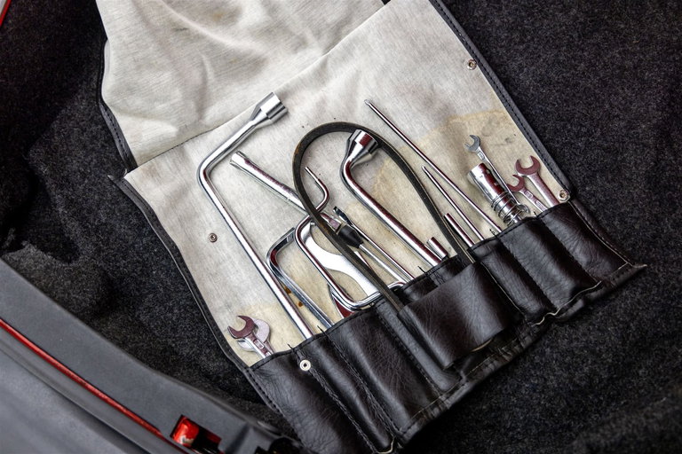 Porsche 911 Carrera 3.2 (US)