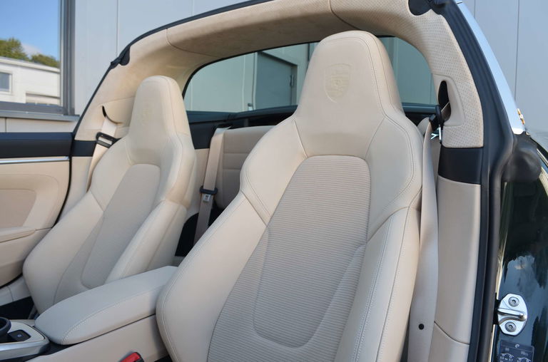 Porsche 992 Heritage Design Edition