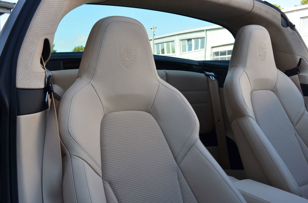 Porsche 992 Heritage Design Edition