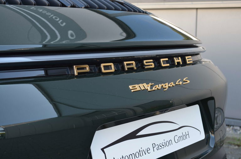 Porsche 992 Heritage Design Edition