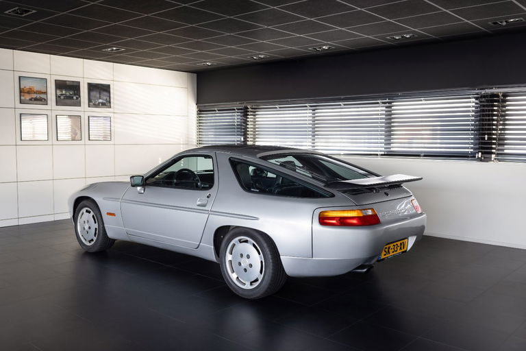 Porsche 928 S4