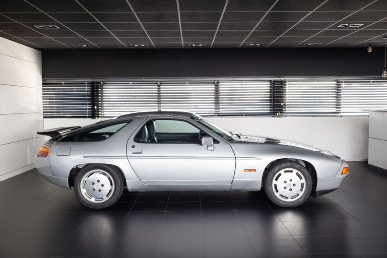 Porsche 928 S4