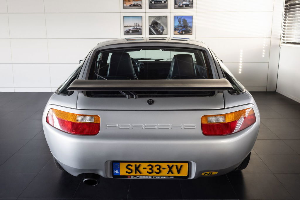 Porsche 928 S4