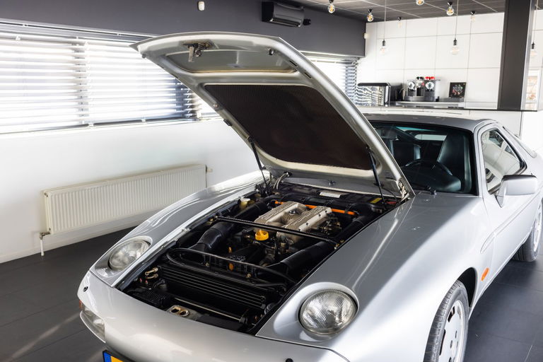 Porsche 928 S4