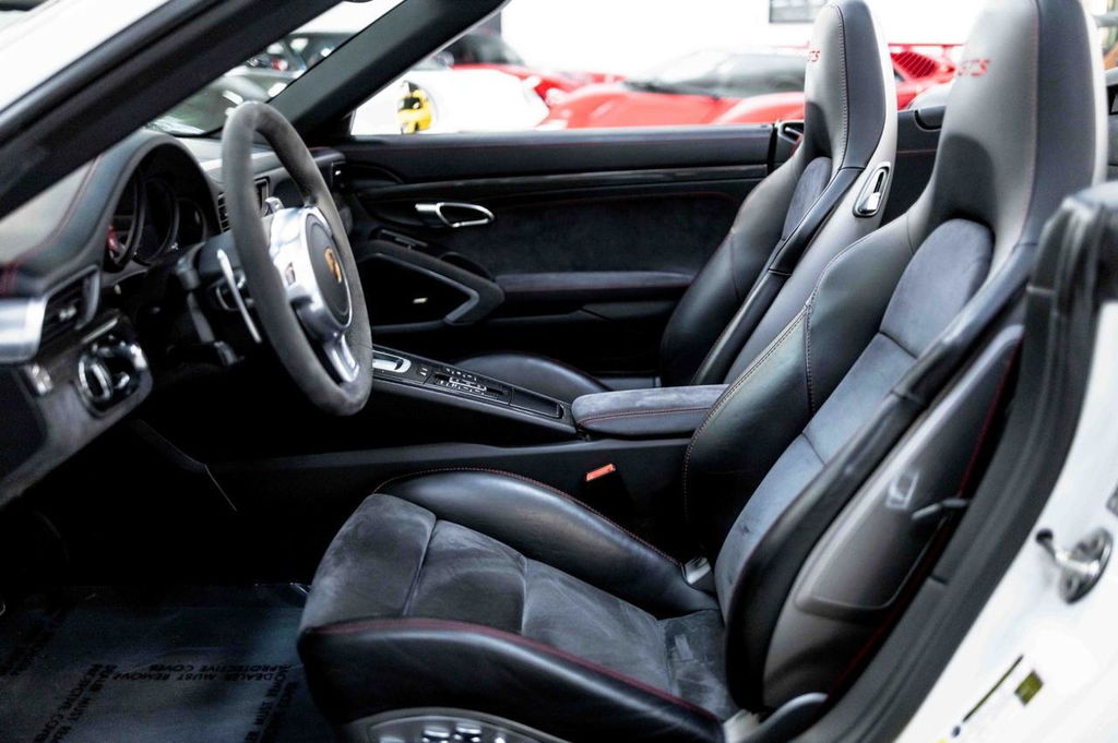 Porsche 991 Carrera GTS