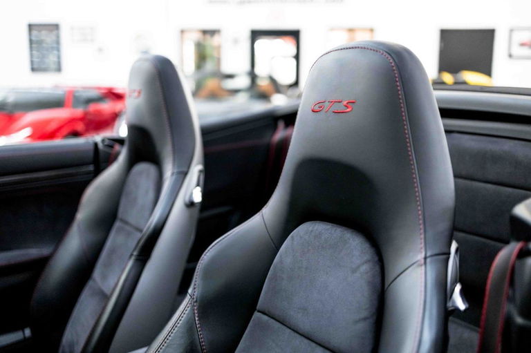 Porsche 991 Carrera GTS