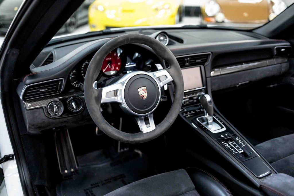 Porsche 991 Carrera GTS