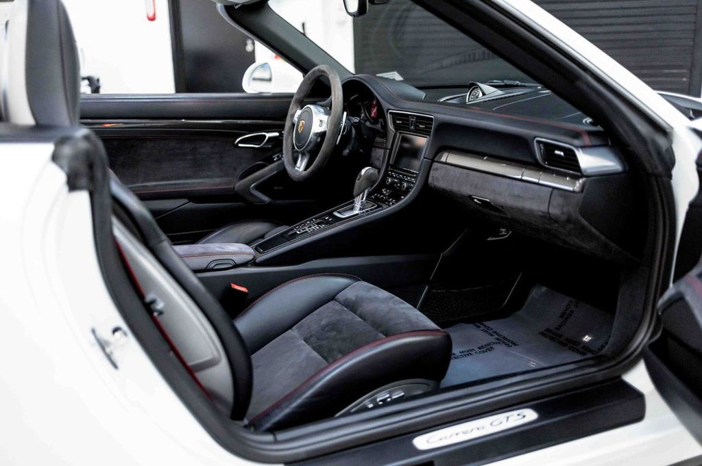 Porsche 991 Carrera GTS