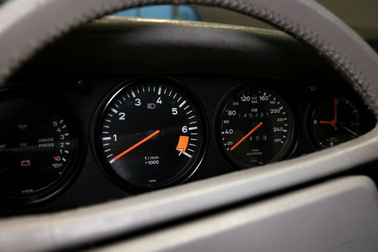 Porsche 911 Carrera 3.2 (KAT)