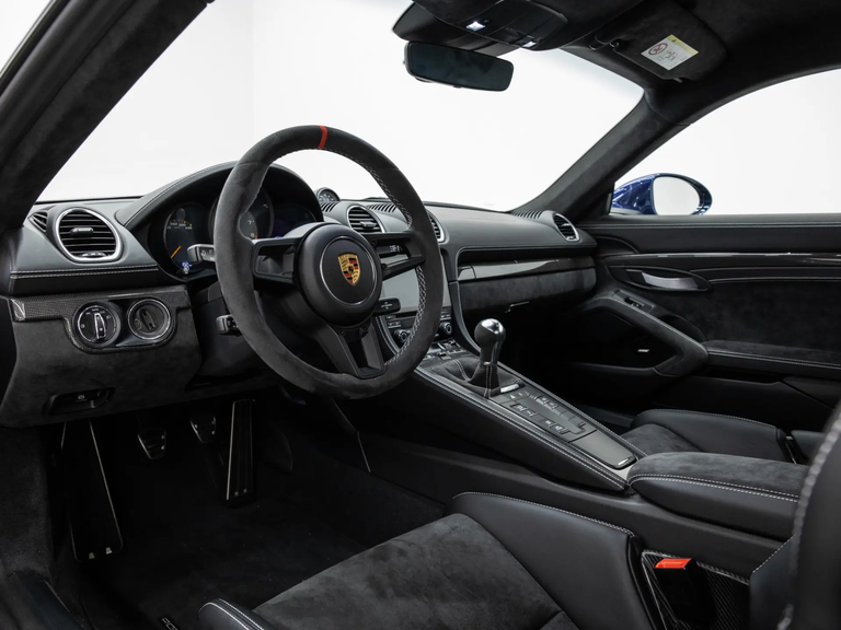 Porsche 718 Cayman GT4