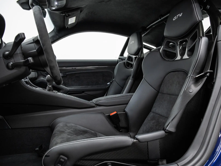 Porsche 718 Cayman GT4