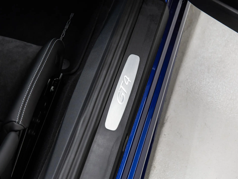 Porsche 718 Cayman GT4